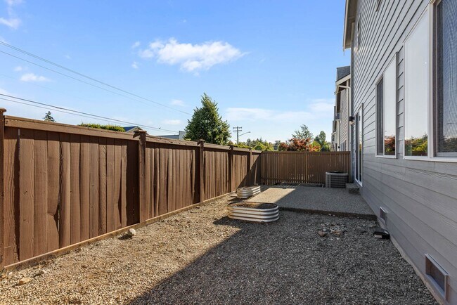 Building Photo - Modern Bothell Home in Kingsbury Community