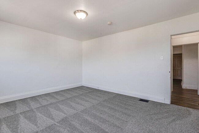 Building Photo - 2120 Salisbury St