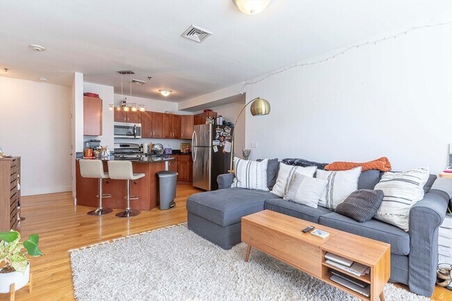 Building Photo - 535 Cambridge St