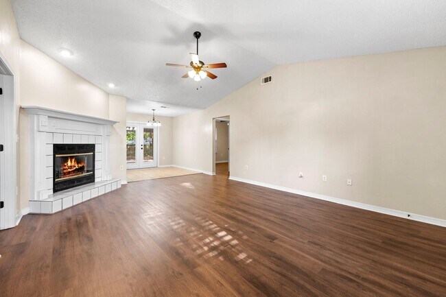 Building Photo - 502 Hyde Park Dr