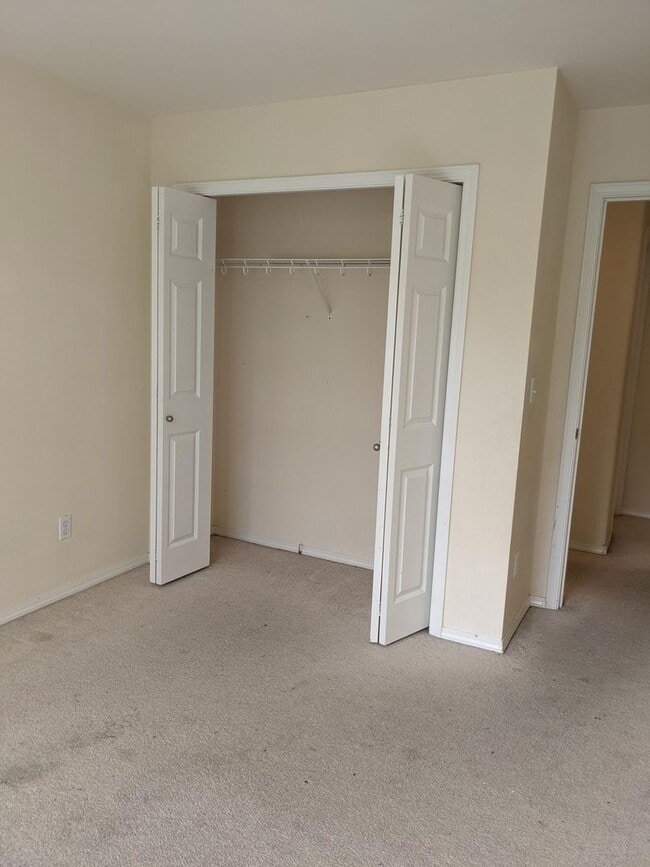 Building Photo - Woodinville Duvall Road. 4 bed. +den. 2.5 ...