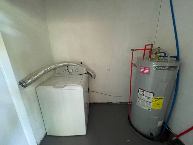 Building Photo - 2 Bedroom/2 Bathroom 1st Floor Condo at Cy...