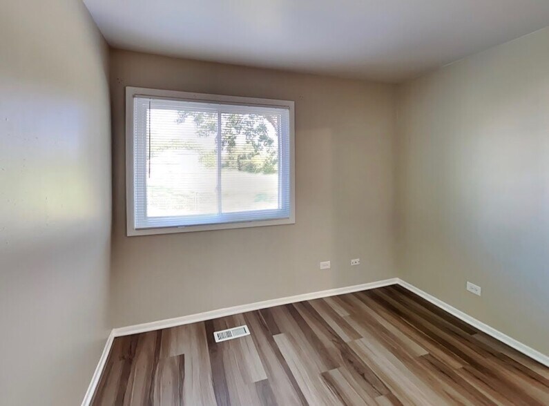 Building Photo - 6793 Redwing Dr