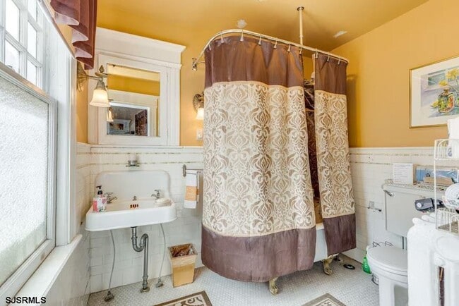 Building Photo - 24 S Vassar Square