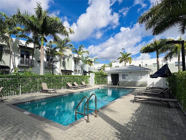 Building Photo - 440 NE 35th Ct