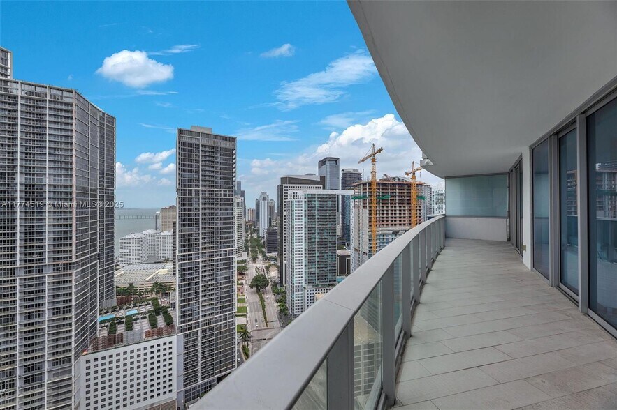 Building Photo - 200 Biscayne Blvd