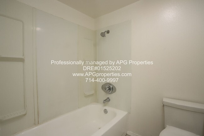 Building Photo - 2 Bed + 2 bath split level Condo with a 2 ...