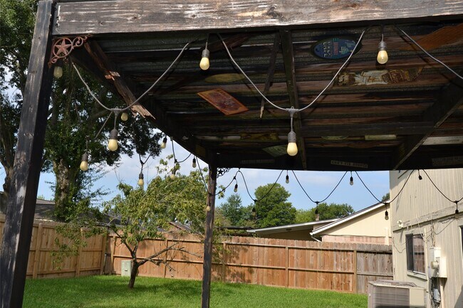 Building Photo - 12023 Woolford Dr