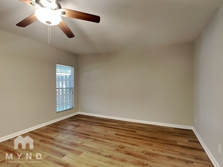 Building Photo - 404 Wedgewood Way