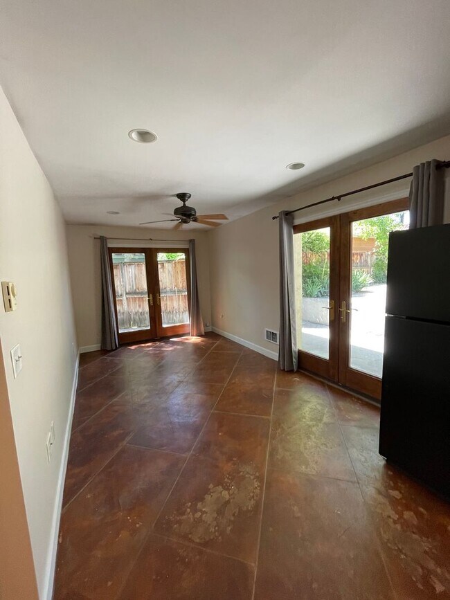 Building Photo - One Bedroom Apartment, Salt Lake City, $13...