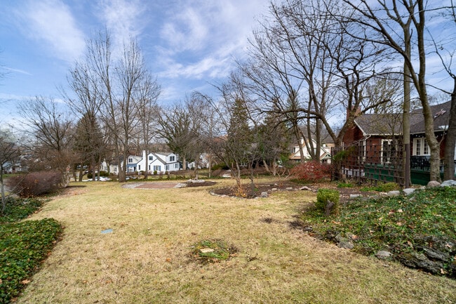 Building Photo - 126 Mahrt Ave