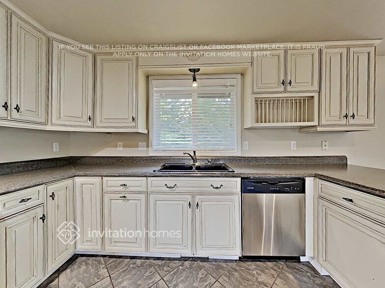 Building Photo - 2225 23rd St Pl SE