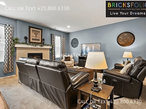 Building Photo - Modern Comfort Awaits You in This Puyallup...