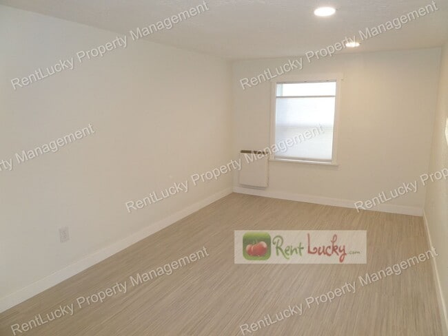 Building Photo - 2110-2116 NE 85th St