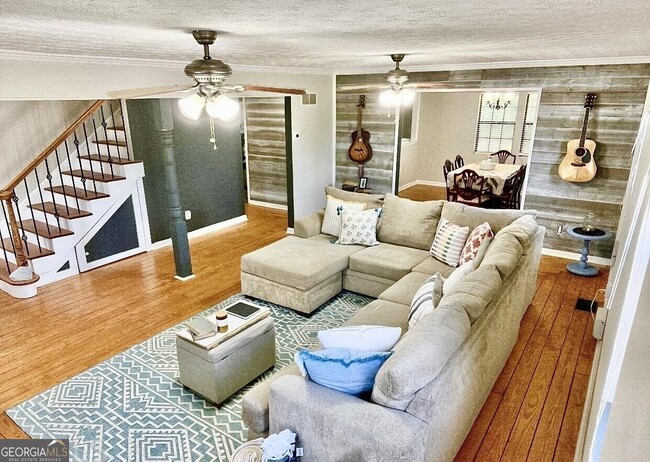 Building Photo - 410 Invector Ct