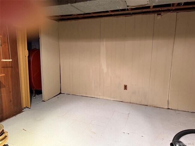 Building Photo - 11 Syosset Cir