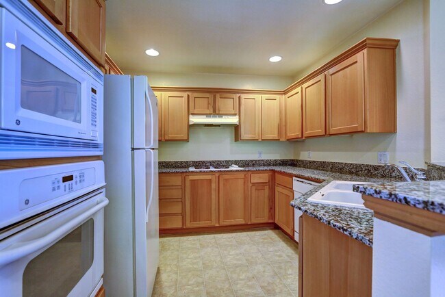 Building Photo - 47 E Agate Ave