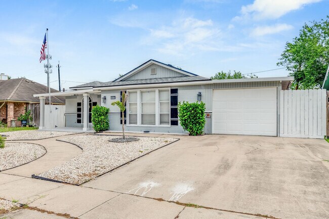 Building Photo - 2930 Water Lily Dr