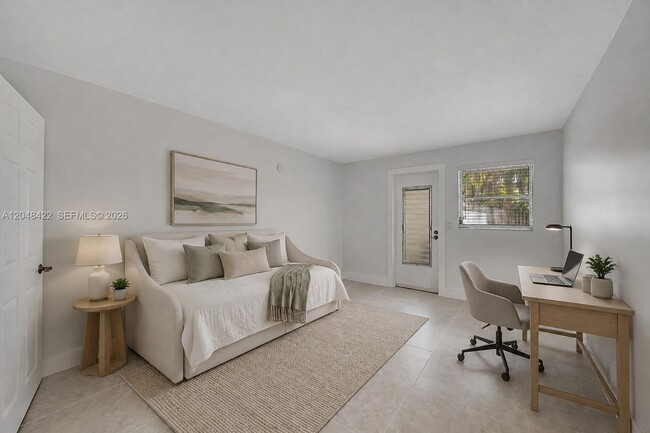 Building Photo - 810 SW 12th Ct