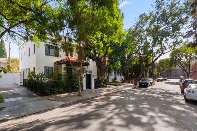Front of Building Street View - 1120 Poinsettia Dr