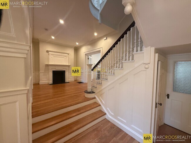 Building Photo - 1755 Beacon St