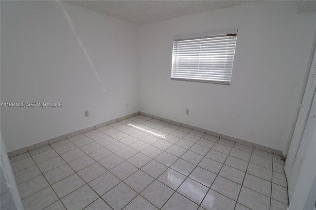 Building Photo - 951 SW 7th St