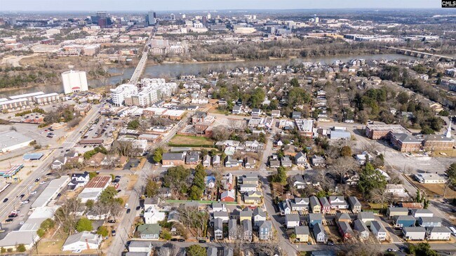 Building Photo - 515 Center St