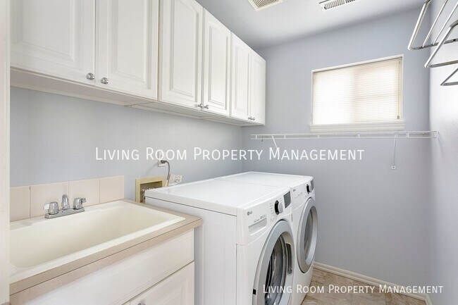 Building Photo - 1602 NE Glisan St