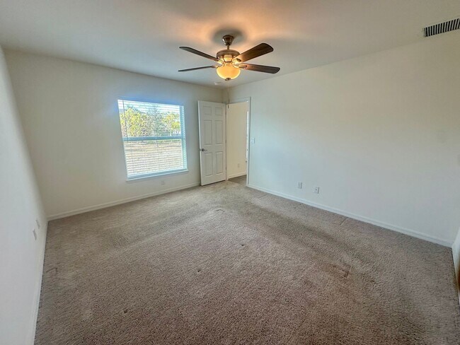 Building Photo - 4 Bedroom -2 Bathrooms NE Cape Coral- City Water (Del Prado & Pine Island)