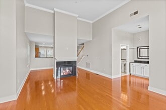 Building Photo - Private, light filled end unit townhome: 3 bed, 2.5 bath, 2,400 sq ft