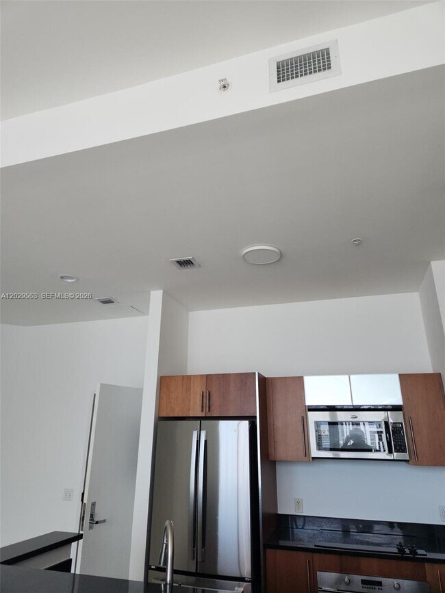 Building Photo - 300 S Biscayne Blvd