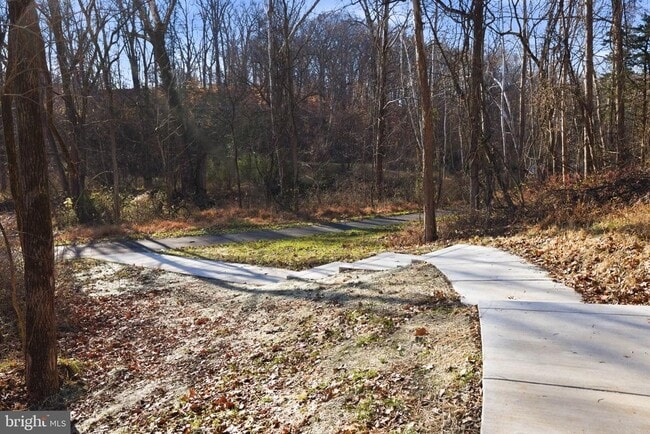 Building Photo - 1017 Venifena Terrace SE