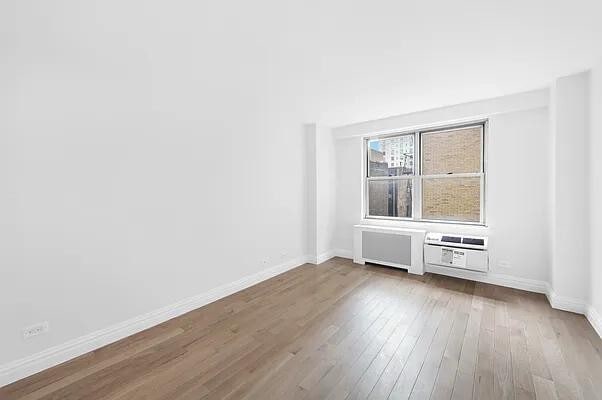 Building Photo - 250 W 88th St