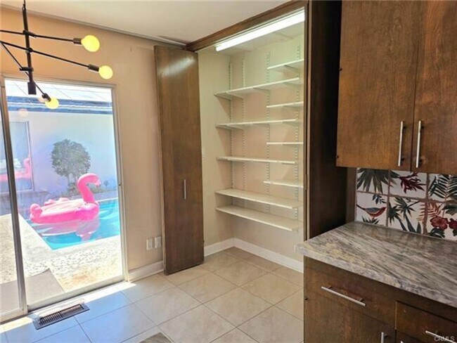 Building Photo - Rare multi-generational home
