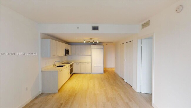 Building Photo - 55 SW 9th Ave