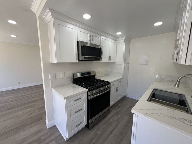 Building Photo - 12545 Cuesta Dr