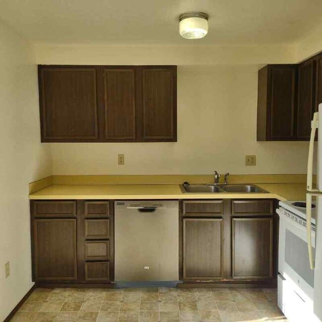 Building Photo - 303 NW Tumlin Ave