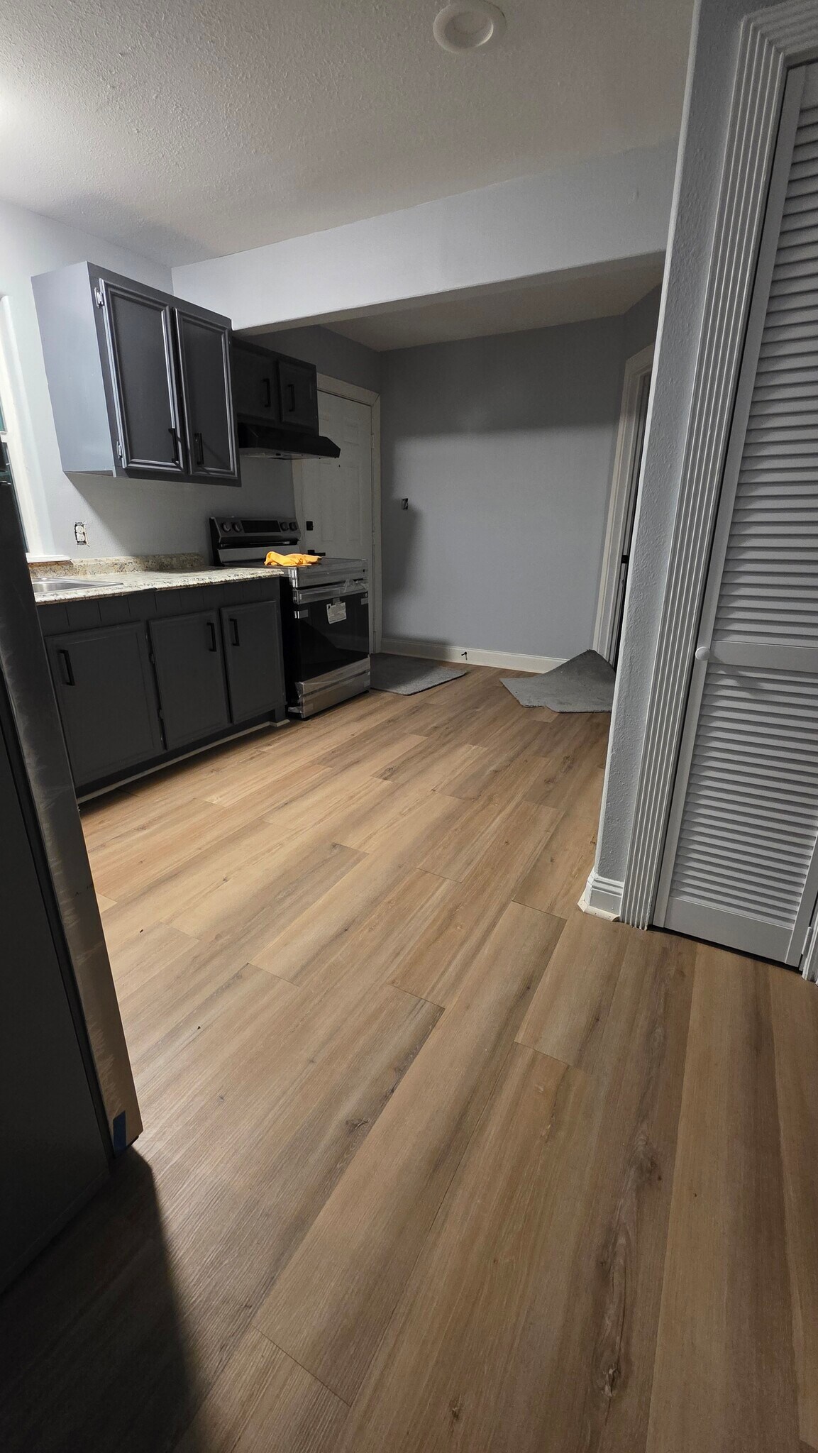 Building Photo - 9426 Sandra St