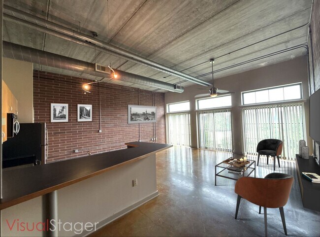 Building Photo - 626 N Graham St