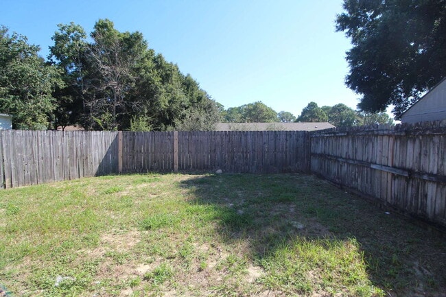 Building Photo - Coastal Living in Gulf Breeze! Spacious 2BR/2BA Duplex with Tile Floors, Laundry Room & Dishwashe...