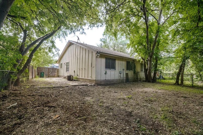 Building Photo - 10310 Little Pebble Dr