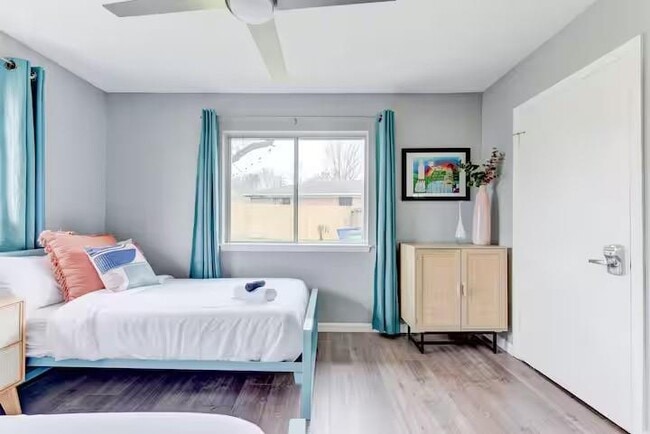 Building Photo - 2005 Cheshire Dr