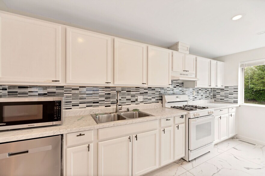 Building Photo - 26250 39th Pl S