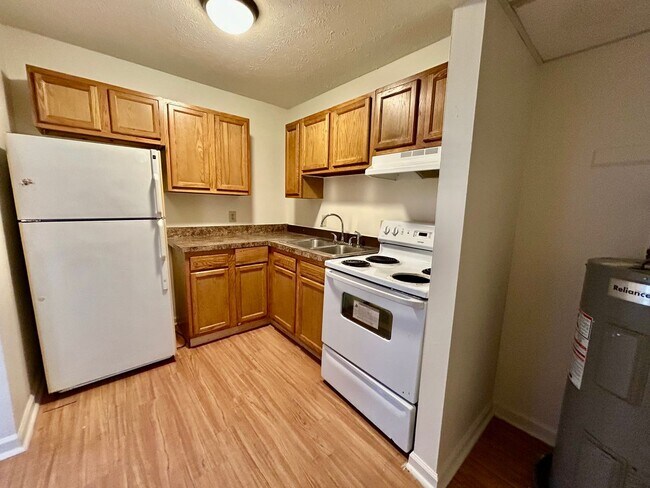 Building Photo - MAC190