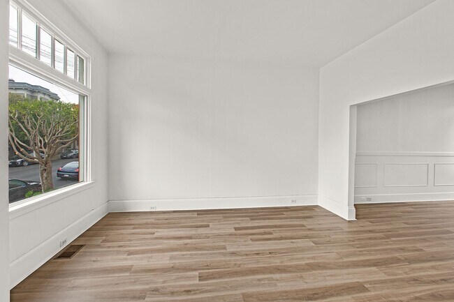 Building Photo - Updated 2 Bedroom Home with Garage in Lowe...