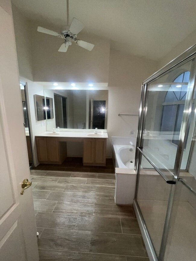 Building Photo - CATALINA FOOTHILLS 3 BEDROOM 2 BATH WITH DEN NEAR SABINO CANYON