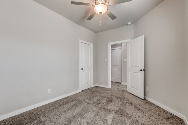 Building Photo - 3-BEDROOM TOWNHOME-STYLE DUPLEX