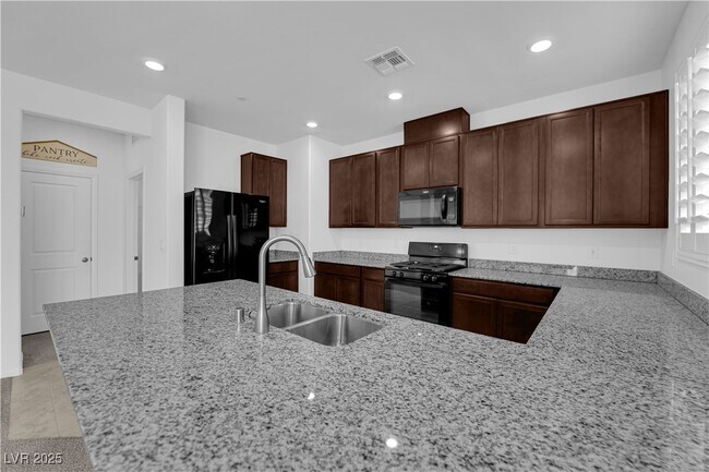 Building Photo - 2467 Bellinzona Pl