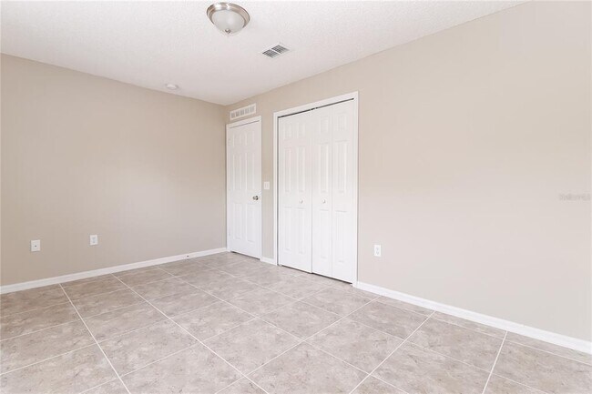 Building Photo - 927 Cambridge Ct