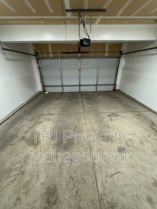 Building Photo - 2027 Birch Ave